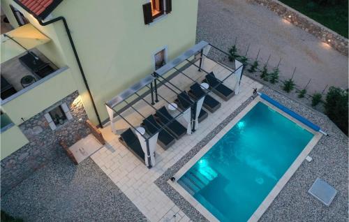 Piscina de la sau aproape de Villa Holiday Home Tos