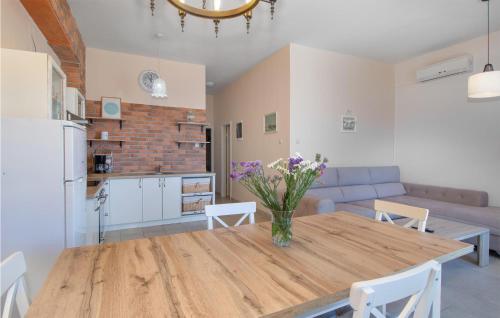2 Bedroom Stunning Apartment In Dramalj