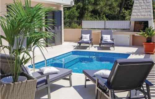 Four-Bedroom Holiday Home In Gradina