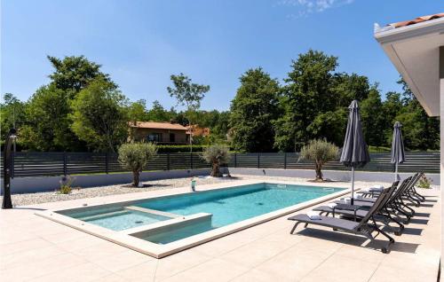 Hồ bơi trong/gần Villa Nia