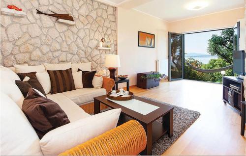 2 Bedroom Nice Apartment In Crikvenica