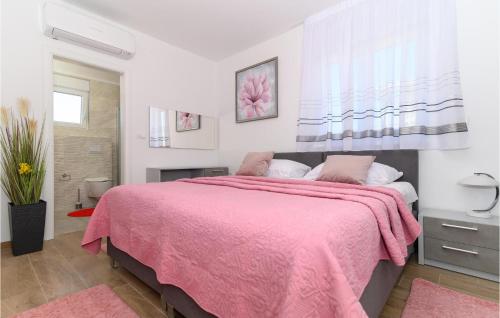 2 Bedroom Amazing Apartment In Seget Donji