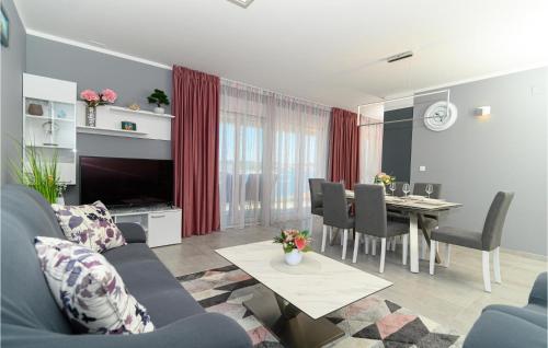 2 Bedroom Amazing Apartment In Seget Donji