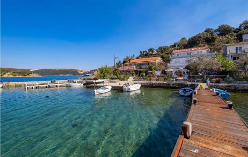 Beautiful Apartment In Supetarska Draga