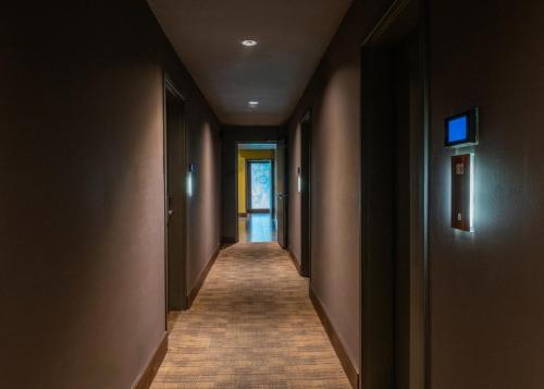 a hallway with a long hallway with a long hallwayngthngthngthngthngthngth at SIRTAJ – Beverly Hills in Los Angeles