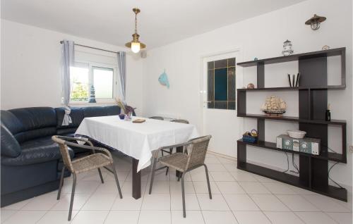 3 Bedroom Beach Front Home In Rogoznica