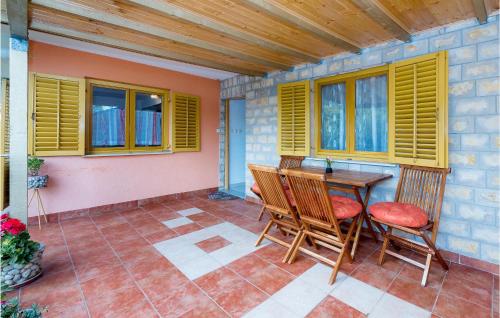 Fotografie z fotogalerie ubytování 3 Bedroom Stunning Apartment In Skradin v destinaci Skradin