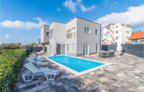 Amazing Home In Bibinje