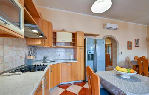 Η κουζίνα ή μικρή κουζίνα στο Awesome Home In Pag With Wifi