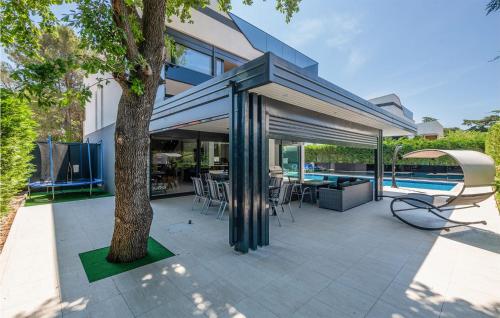 Beautiful Home In Fazana