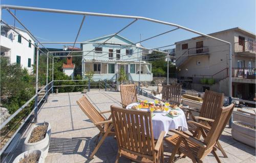 3 Bedroom Beach Front Home In Rogoznica