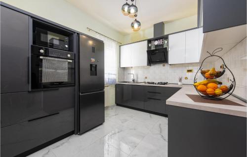 Two-Bedroom Apartment In Bibinje