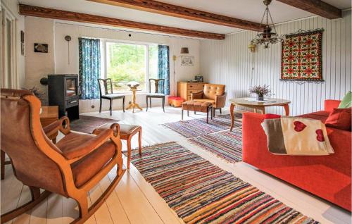 Posezení v ubytování Pet Friendly Home In Hästveda With Wifi