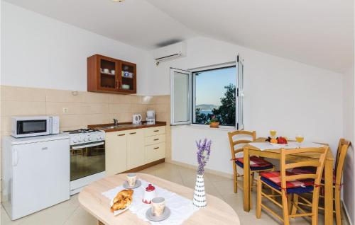 Kuchyňa alebo kuchynka v ubytovaní Apartment Gruda With Sea View 03