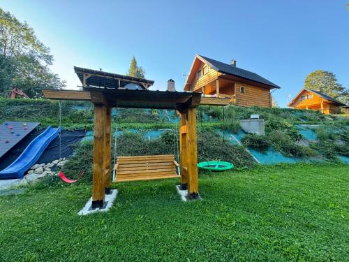 a playground with avisedvisedvisedvisedvisedvisedvisedvisedvisedvisedvisedvised at Niedźwiedzia Dolina in Przybyszów