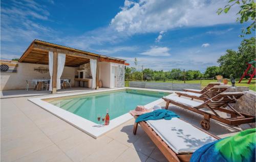 Πισίνα στο ή κοντά στο Gorgeous Home In Krnica With Wifi