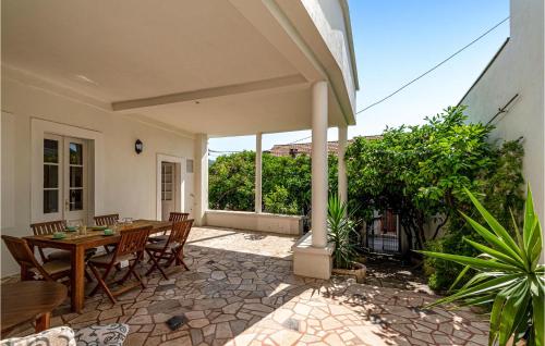 Balkón nebo terasa v ubytování Three-Bedroom Holiday Home In Vela Luka