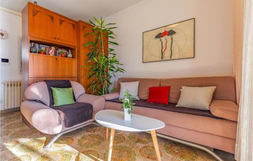 2 Bedroom Beach Front Apartment In Pula