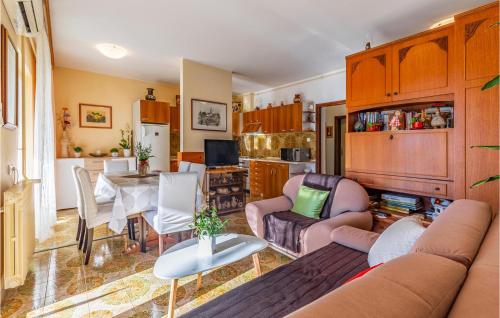 2 Bedroom Beach Front Apartment In Pula