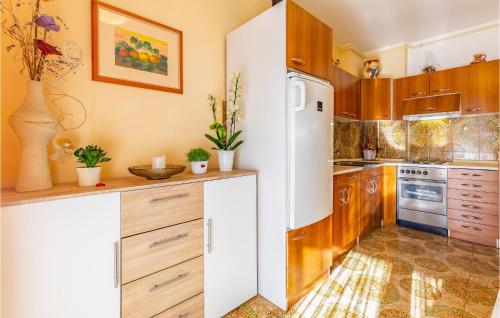 2 Bedroom Beach Front Apartment In Pula