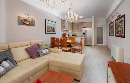 Posezení v ubytování Cozy Apartment In Moscenicka Draga