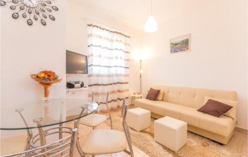 a living room with a glass table and a couch at 4 Bedroom Stunning Home In Polaca in Polača