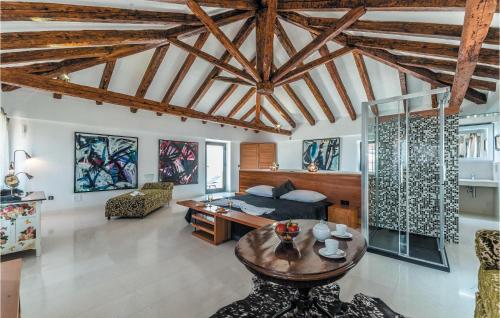 Khu vực ghế ngồi tại Pet Friendly Home In Tkon