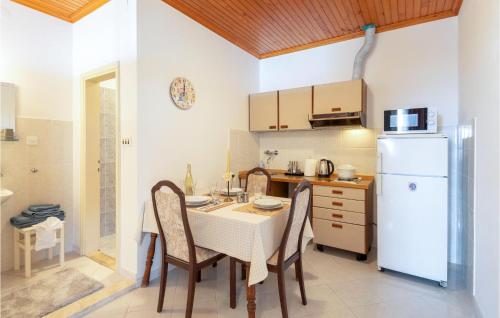 1 Bedroom Beach Front Apartment In Podstrana