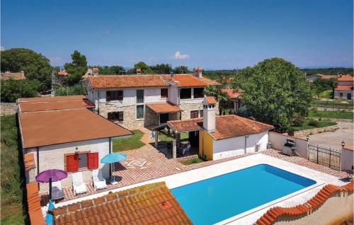 8 Bedroom Lovely Home In Sisan