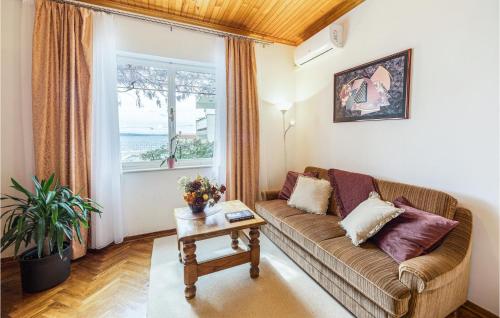 1 Bedroom Beach Front Apartment In Podstrana