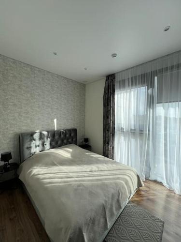 Ένα ή περισσότερα κρεβάτια σε δωμάτιο στο Kaunorama apartamentai prie Žalgirio arenos