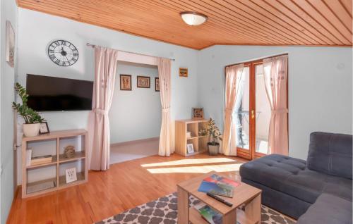 2 Bedroom Cozy Apartment In Novi Vinodolski