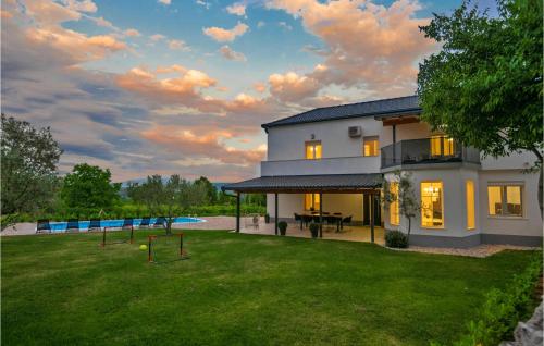 Beautiful Home In Zmijavci With Wifi