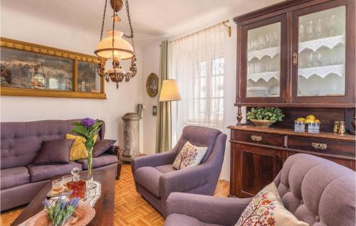 Χώρος καθιστικού στο 4 Bedroom Stunning Home In Predoscica