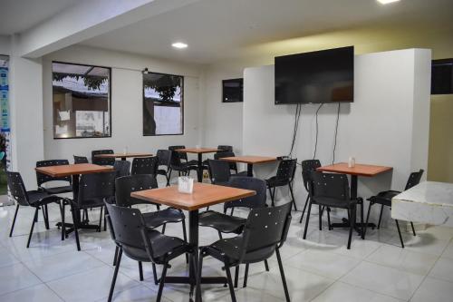 TV a/nebo společenská místnost v ubytování Ullanka Apart Hotel