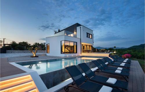 Villa Carbon Residence