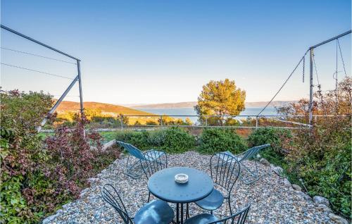 Beautiful Apartment In Gondolici