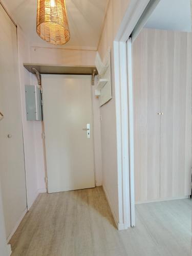 Studio 50m tram parking gratuit 13min gare