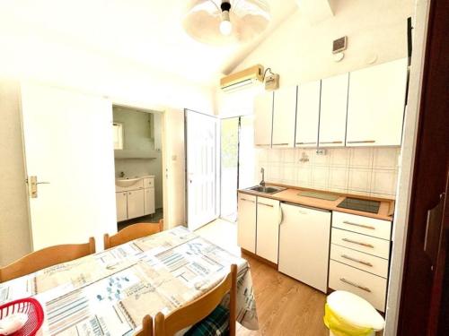 Kuchyňa alebo kuchynka v ubytovaní Apartments Let