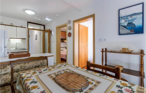 2 Bedroom Beautiful Apartment In Pula