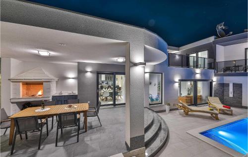 Gorgeous Home In Seget Donji