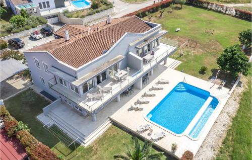 2 Bedroom Cozy Apartment In Banjole