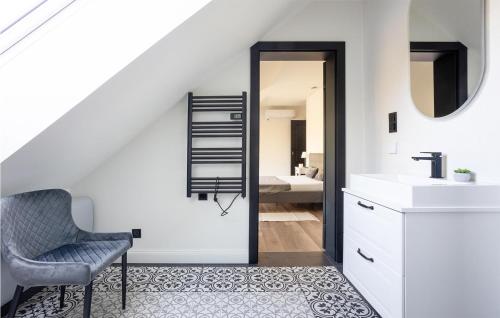 Ένα ή περισσότερα κρεβάτια σε δωμάτιο στο Nice Home In Nowa Wies Ostródzka