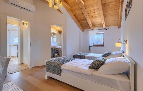 Ένα ή περισσότερα κρεβάτια σε δωμάτιο στο Villa Poji