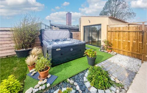 a small garden with a hot tub and plants at 3 Bedroom Nice Home In Desvres in Desvres