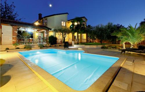 Apartment Porec 80 With Outdoor Swimmingpool