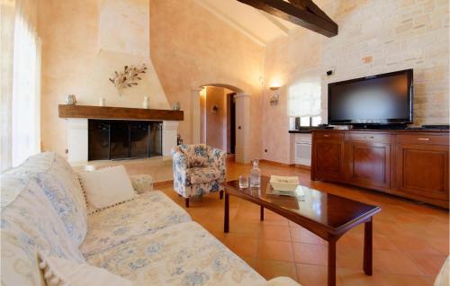 a living room with a couch and a tv at Villa La Quercia in Poreč