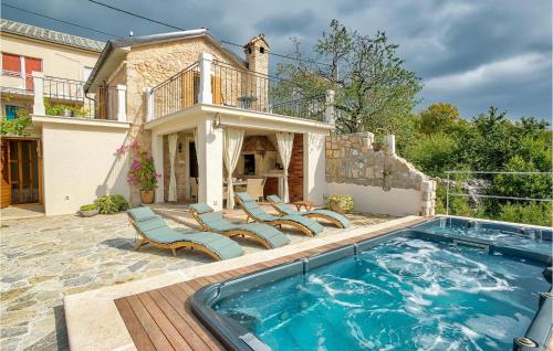 Piscina de la sau aproape de Villa Grmanski Dvori