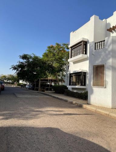 3 Zimmerwohnung mit 13 Pools