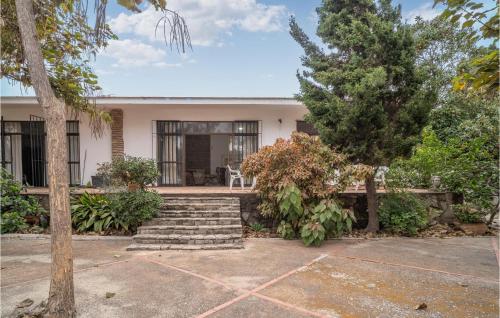 Κήπος έξω από το 4 Bedroom Pet Friendly Home In Palmones